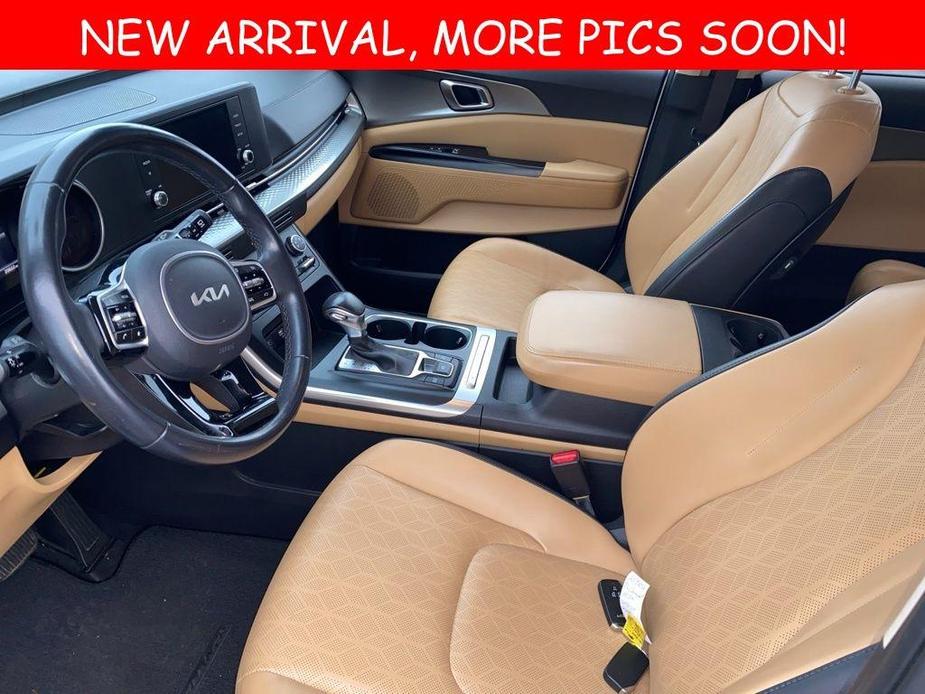 used 2022 Kia Carnival car