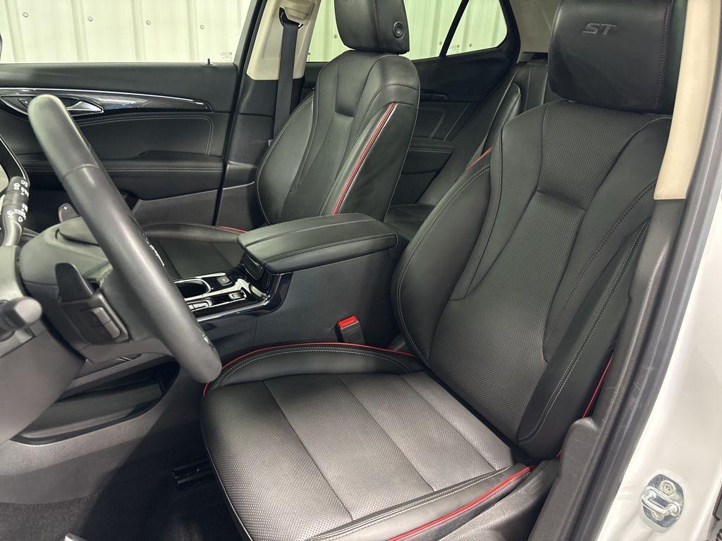 used 2022 Buick Envision car, priced at $27,500