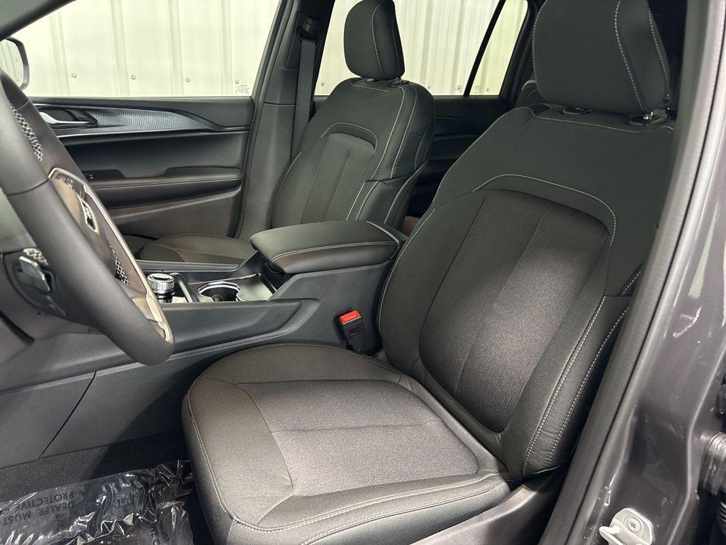 new 2025 Jeep Grand Cherokee L car, priced at $45,115