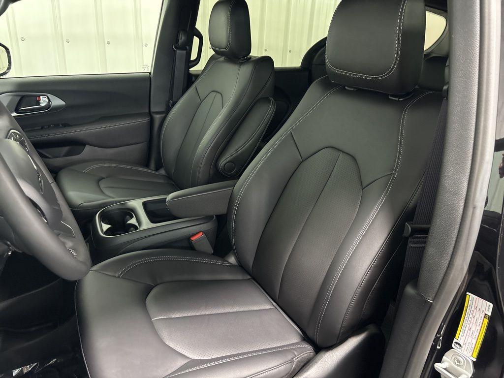 new 2026 Chrysler Pacifica car, priced at $45,868
