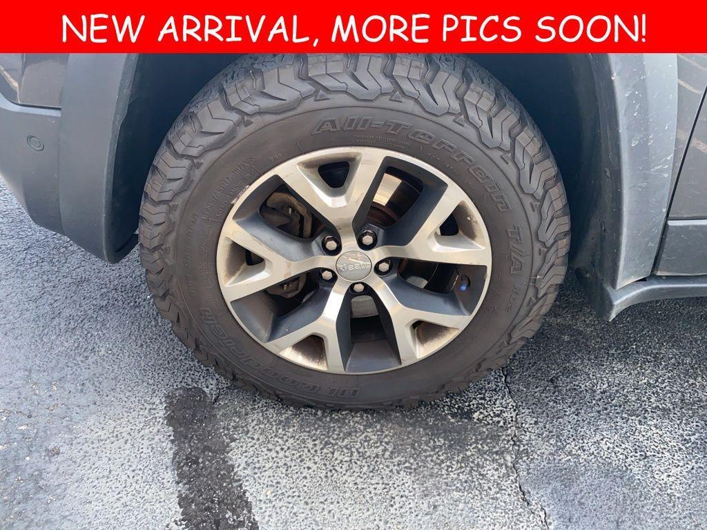 used 2016 Jeep Cherokee car, priced at $10,499