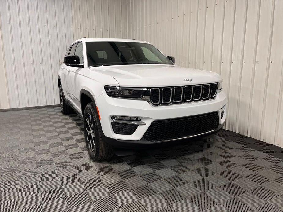 new 2025 Jeep Grand Cherokee car, priced at $47,695