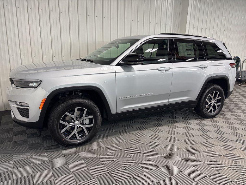 new 2025 Jeep Grand Cherokee car, priced at $47,738