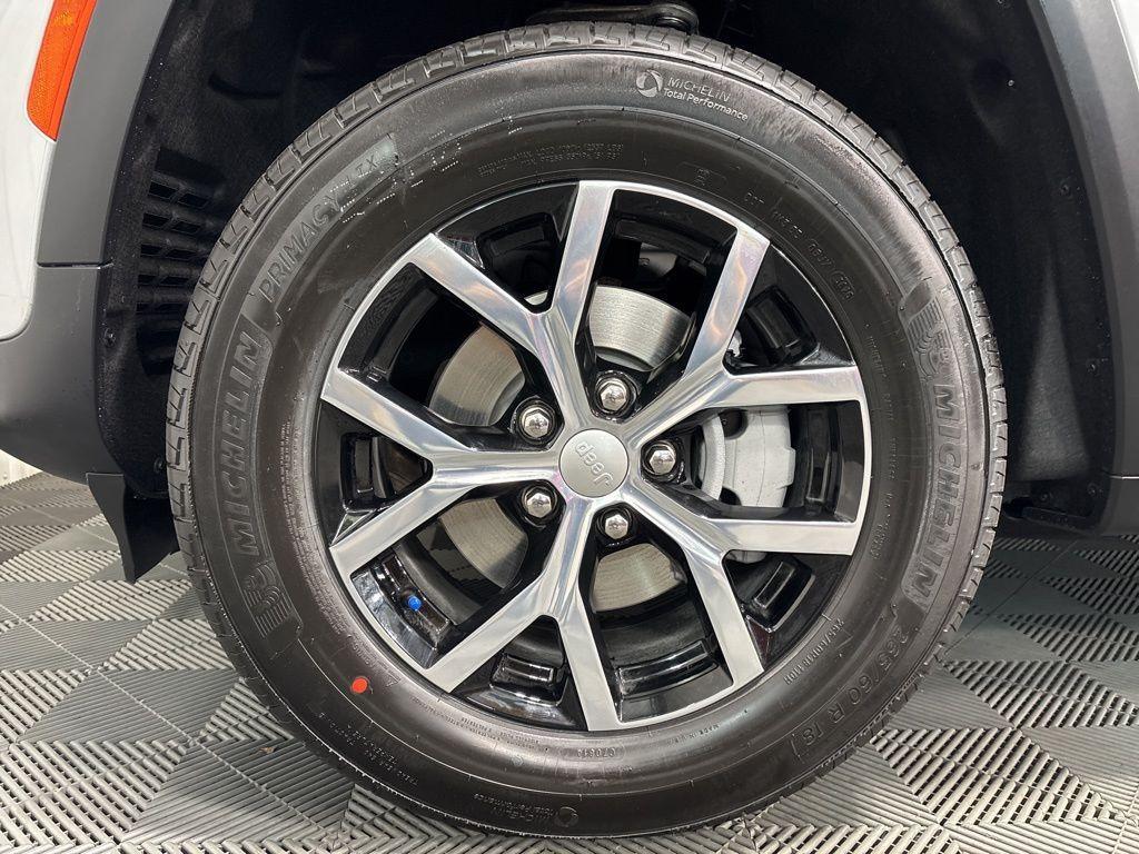 new 2025 Jeep Grand Cherokee car, priced at $47,738