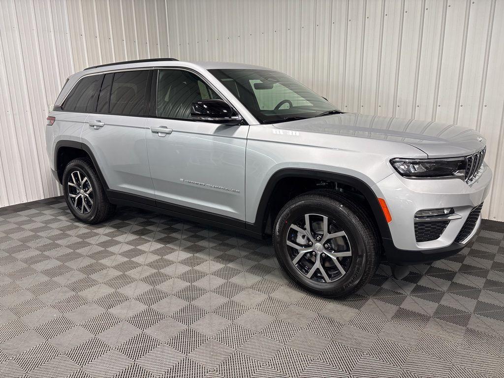 new 2025 Jeep Grand Cherokee car, priced at $47,738