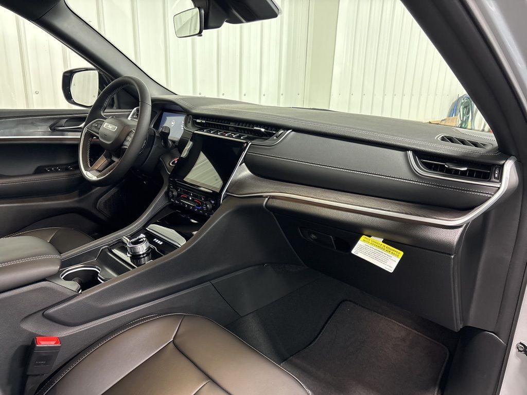 new 2025 Jeep Grand Cherokee car, priced at $47,738