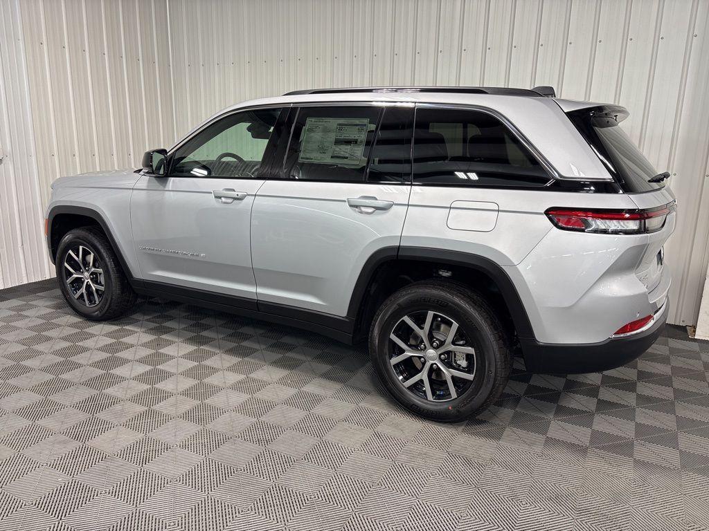 new 2025 Jeep Grand Cherokee car, priced at $47,738