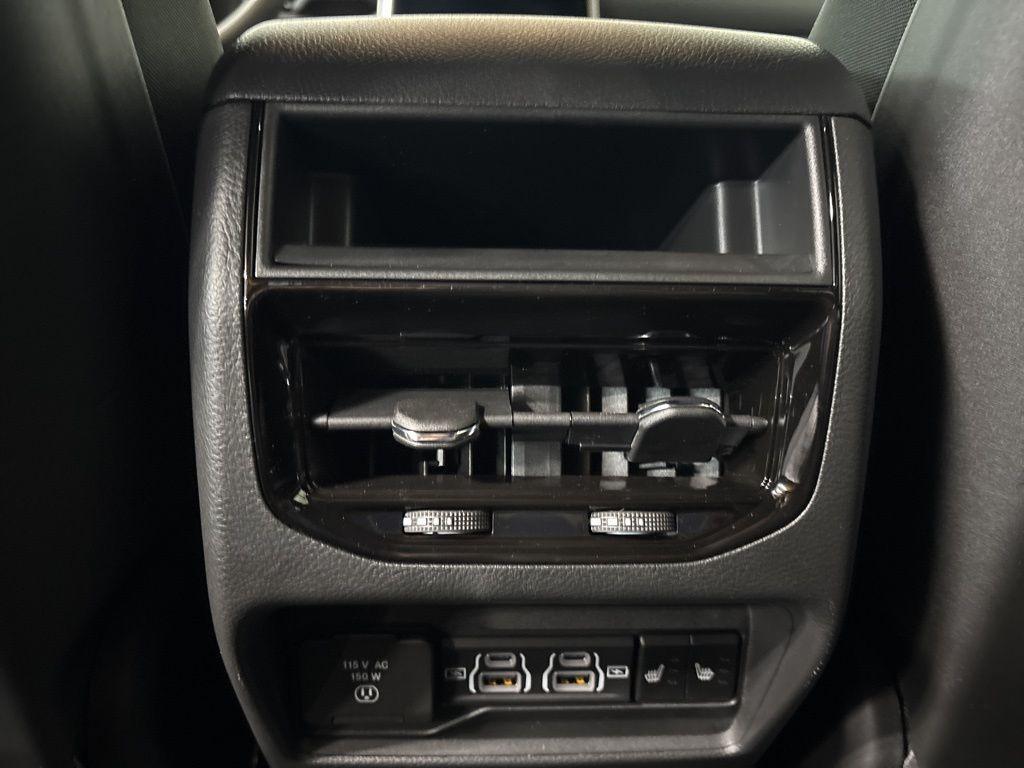 new 2025 Jeep Grand Cherokee car, priced at $47,738