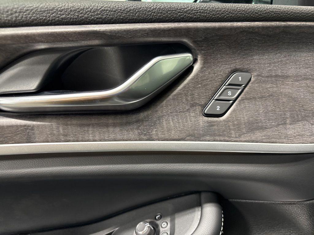 new 2025 Jeep Grand Cherokee car, priced at $47,738