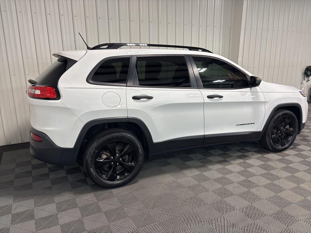 used 2016 Jeep Cherokee car, priced at $12,126
