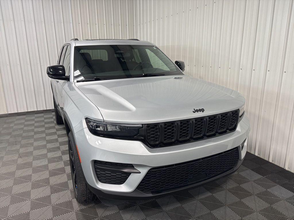 used 2022 Jeep Grand Cherokee car, priced at $30,000