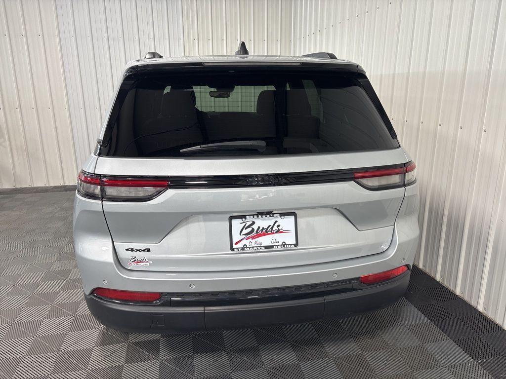 used 2022 Jeep Grand Cherokee car, priced at $30,000