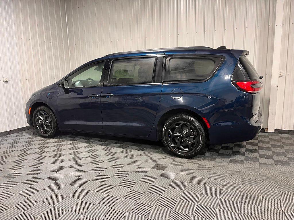 new 2025 Chrysler Pacifica Hybrid car, priced at $60,275