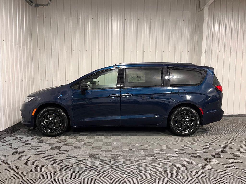 new 2025 Chrysler Pacifica Hybrid car, priced at $60,275