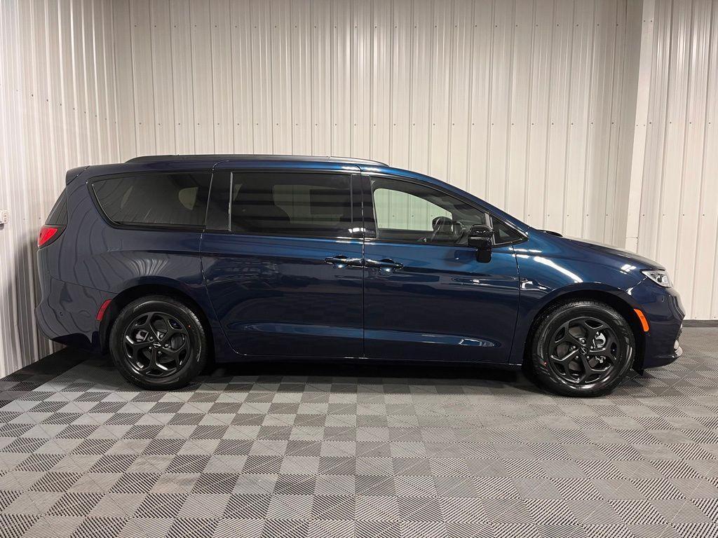 new 2025 Chrysler Pacifica Hybrid car, priced at $60,275