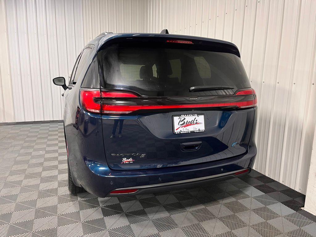 new 2025 Chrysler Pacifica Hybrid car, priced at $60,275