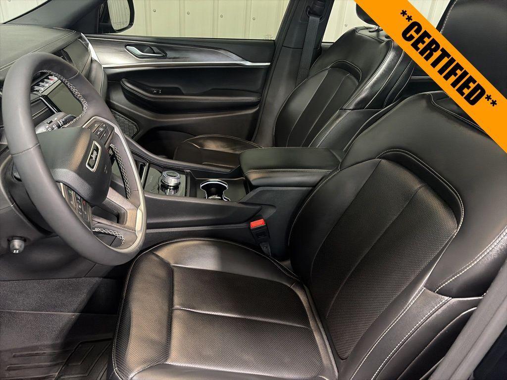 used 2025 Jeep Grand Cherokee car, priced at $43,999