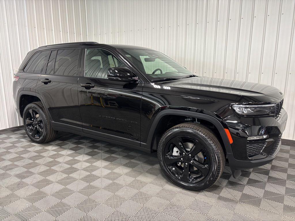 new 2025 Jeep Grand Cherokee car, priced at $49,295