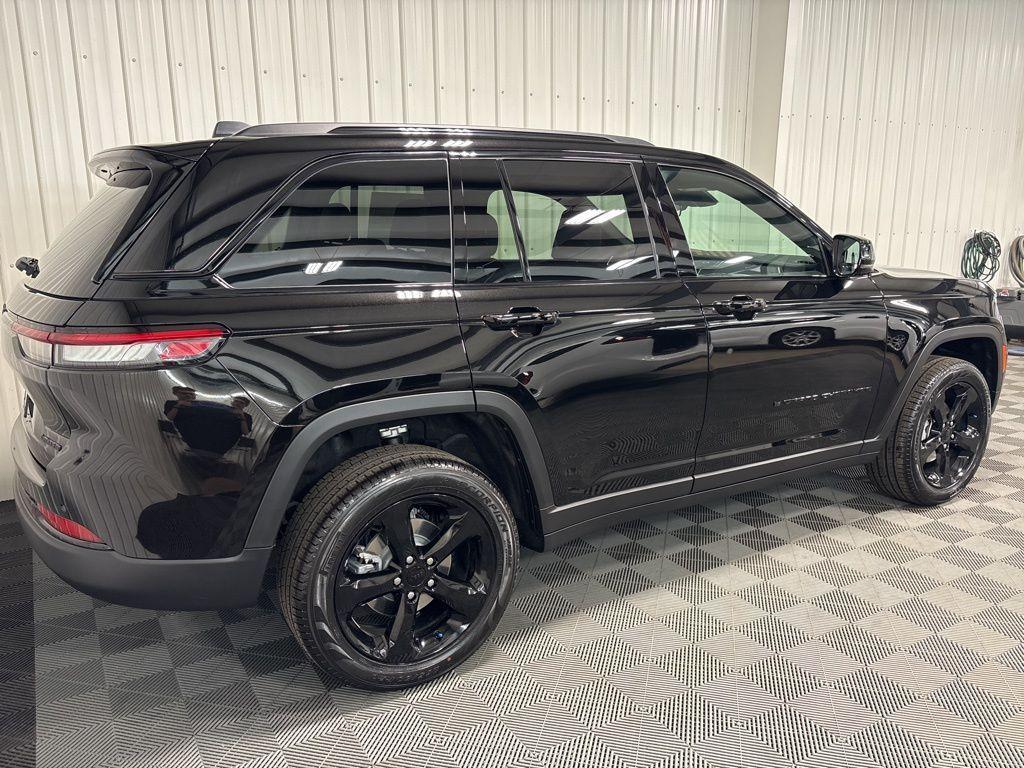 new 2025 Jeep Grand Cherokee car, priced at $49,295