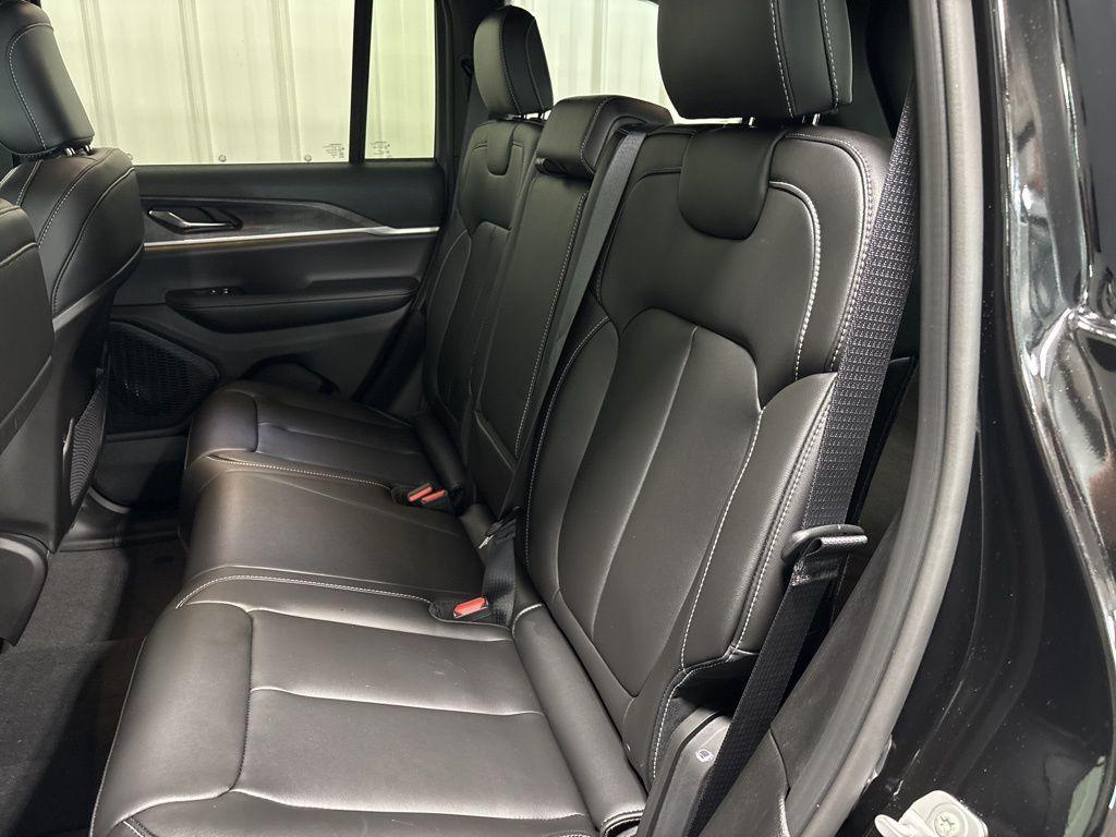 new 2025 Jeep Grand Cherokee car, priced at $49,295