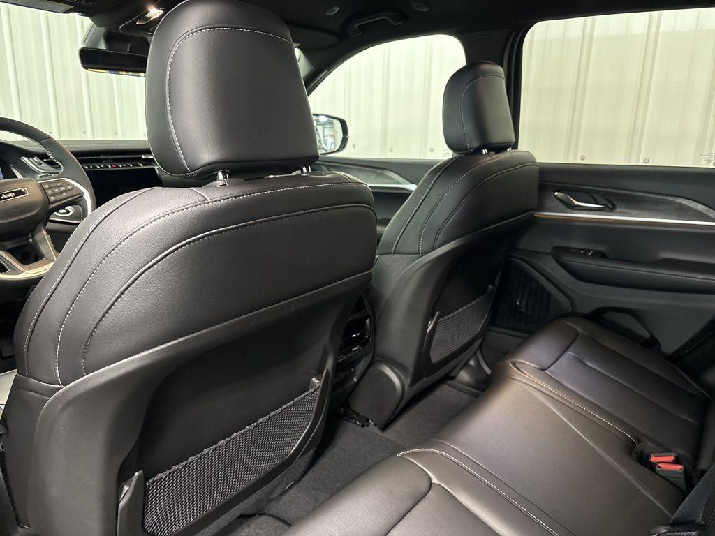 new 2025 Jeep Grand Cherokee car, priced at $49,295