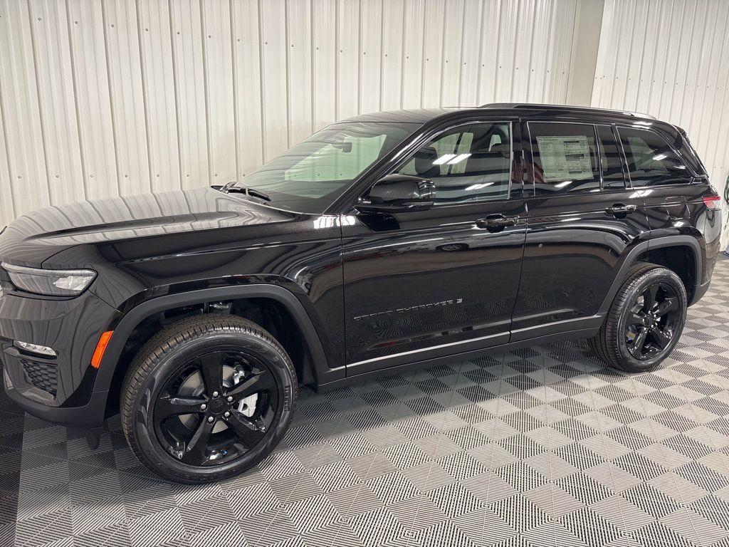 new 2025 Jeep Grand Cherokee car, priced at $49,295