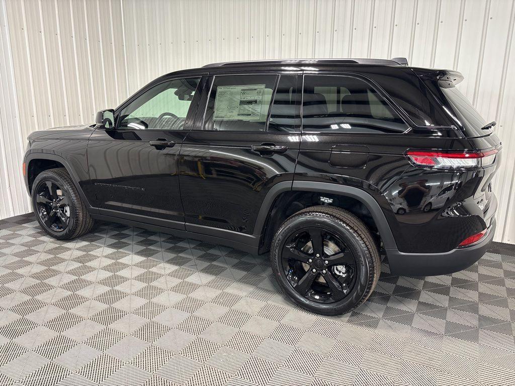 new 2025 Jeep Grand Cherokee car, priced at $49,295