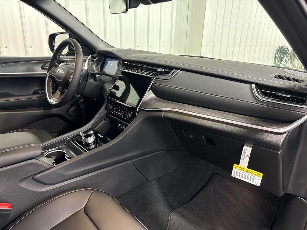 new 2025 Jeep Grand Cherokee car, priced at $49,295