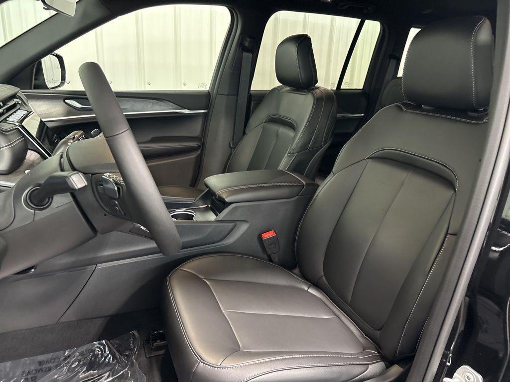 new 2025 Jeep Grand Cherokee car, priced at $49,295