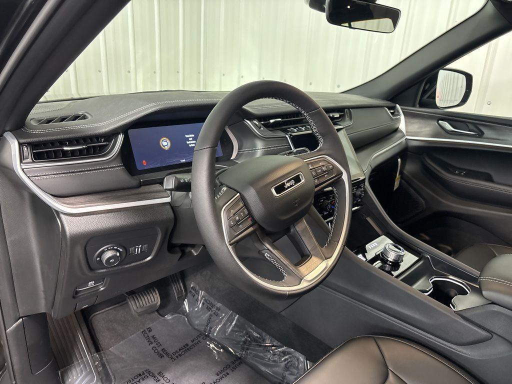 new 2025 Jeep Grand Cherokee car, priced at $49,295