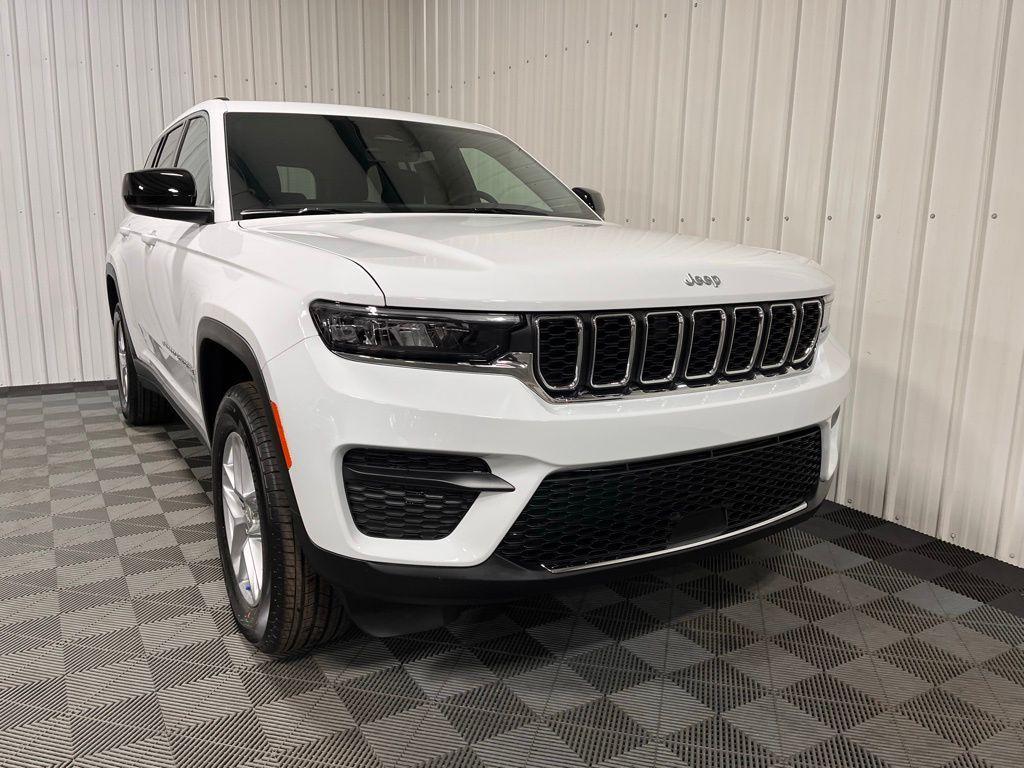 new 2025 Jeep Grand Cherokee car, priced at $42,575