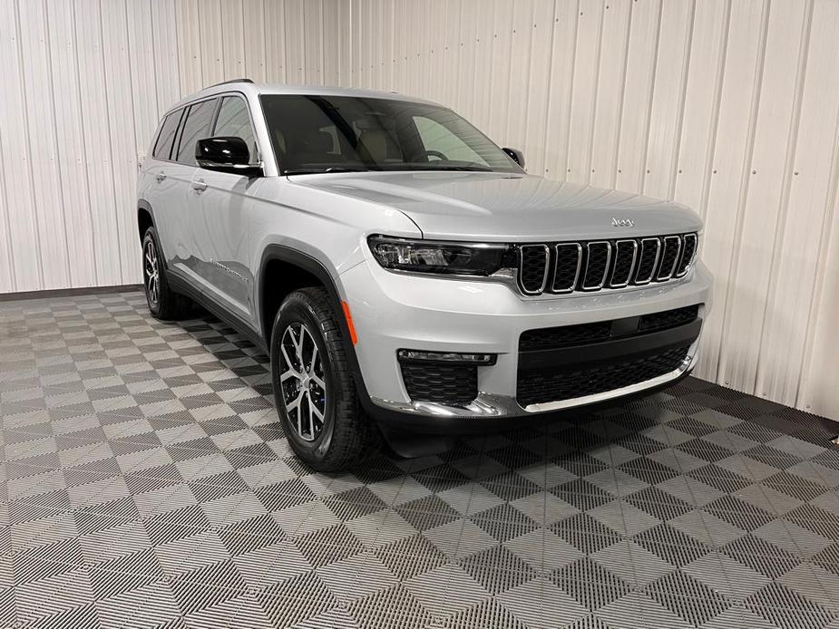 new 2024 Jeep Grand Cherokee L car, priced at $53,290