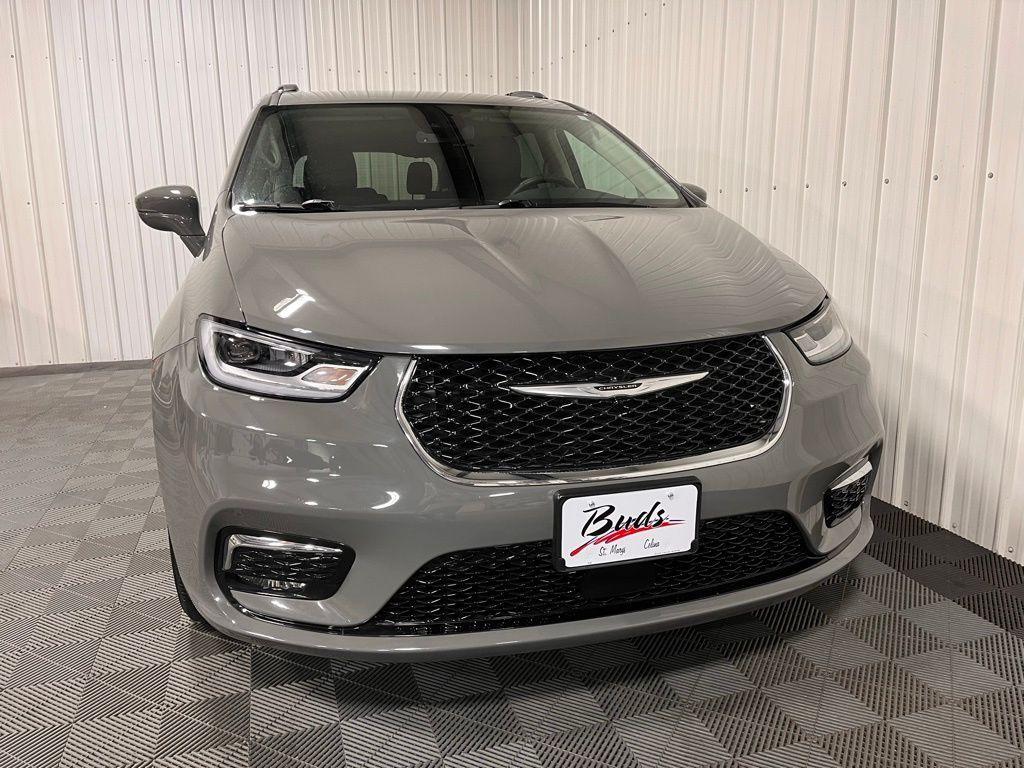 used 2021 Chrysler Pacifica car, priced at $32,669