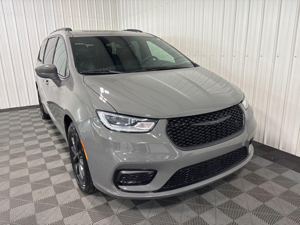 used 2022 Chrysler Pacifica car, priced at $30,999