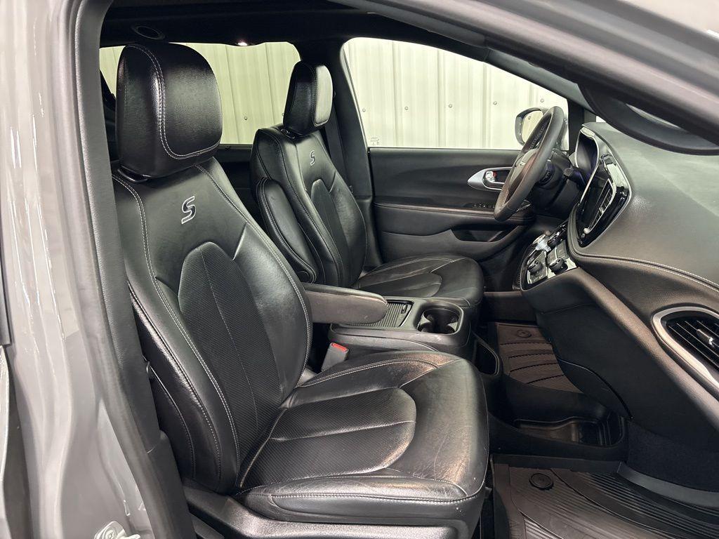 used 2022 Chrysler Pacifica car, priced at $30,999