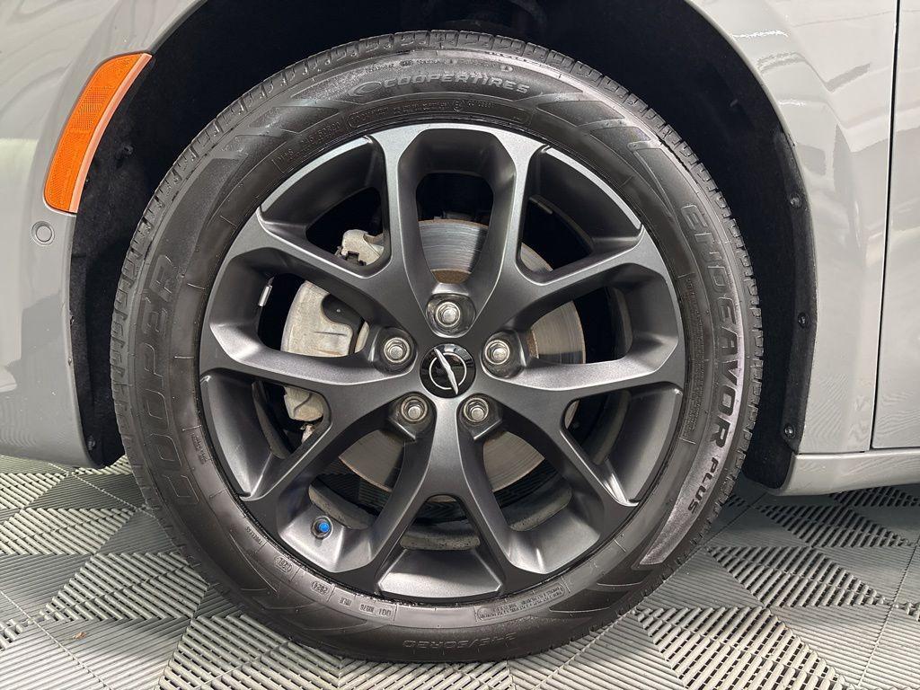 used 2022 Chrysler Pacifica car, priced at $37,999