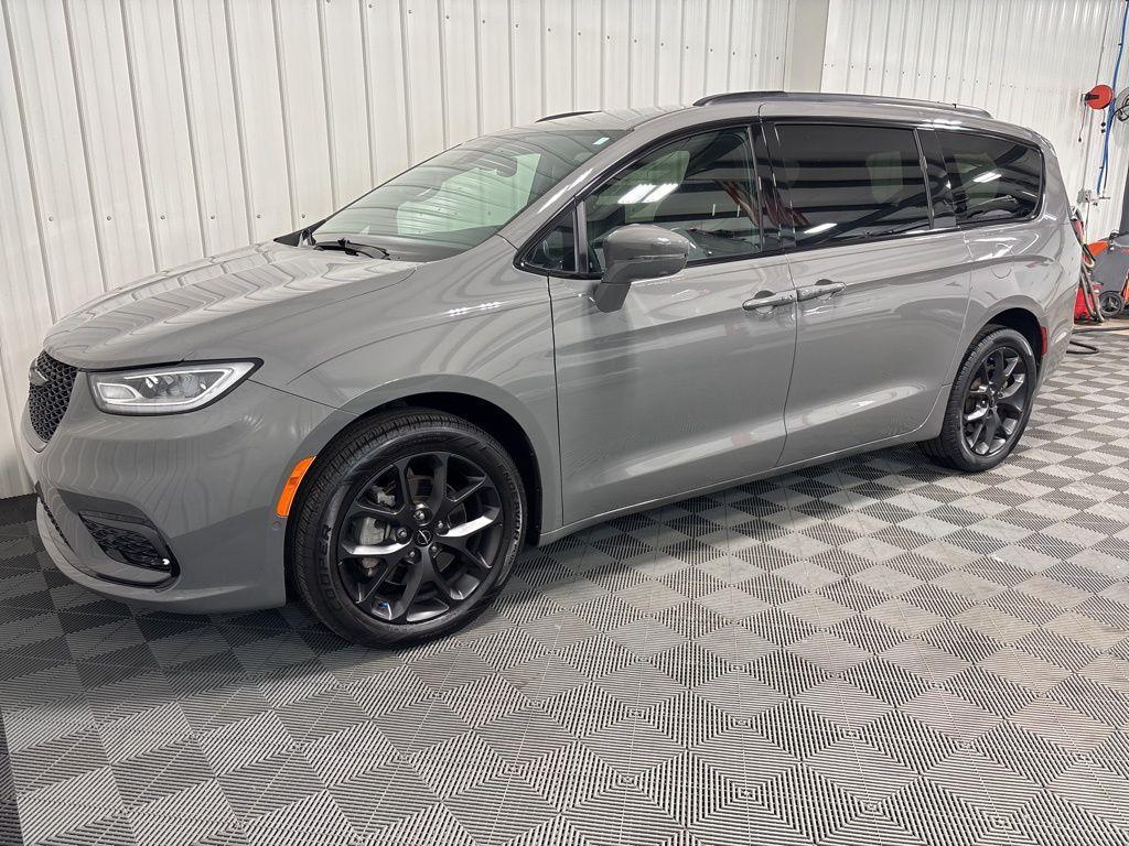 used 2022 Chrysler Pacifica car, priced at $37,999