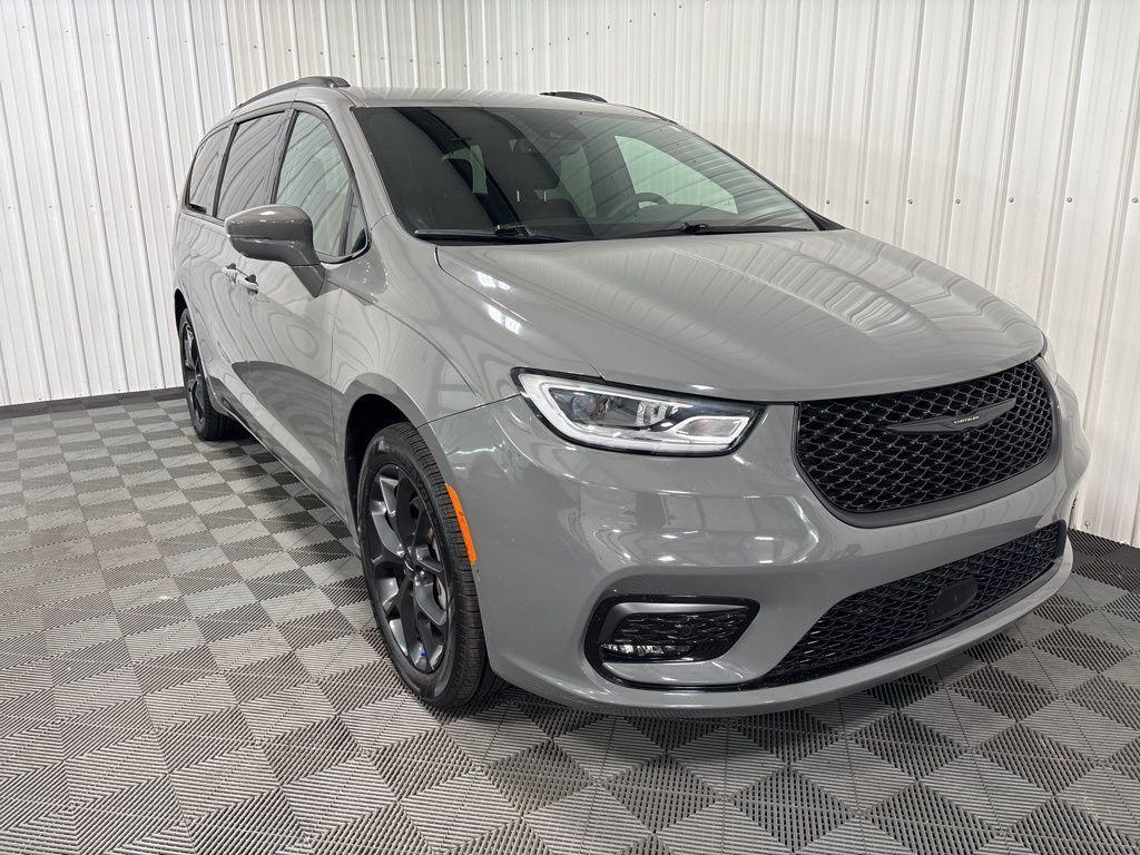 used 2022 Chrysler Pacifica car, priced at $37,999