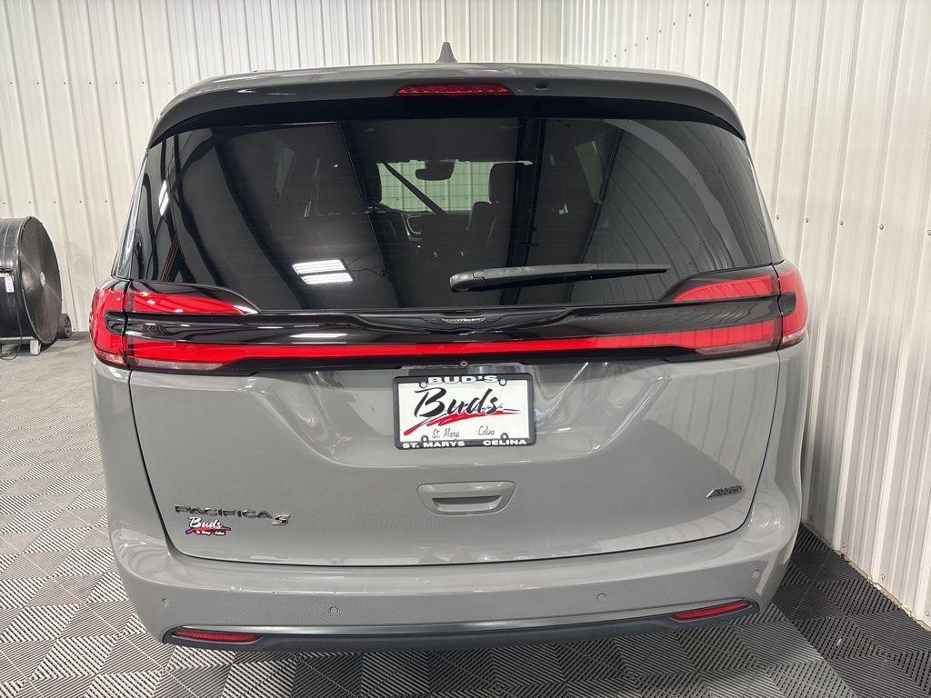 used 2022 Chrysler Pacifica car, priced at $37,999