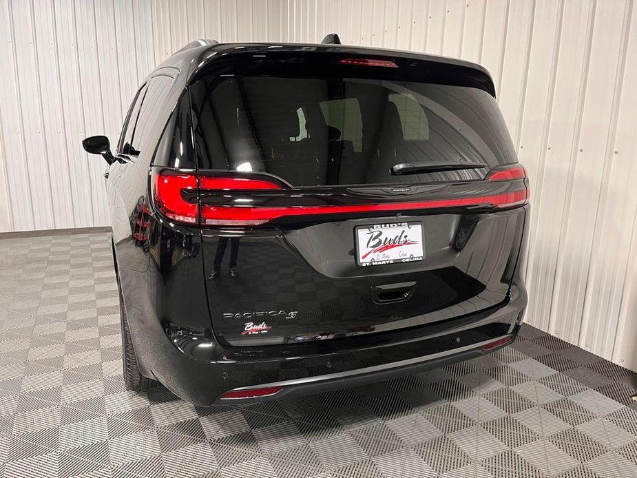 new 2024 Chrysler Pacifica car, priced at $44,428