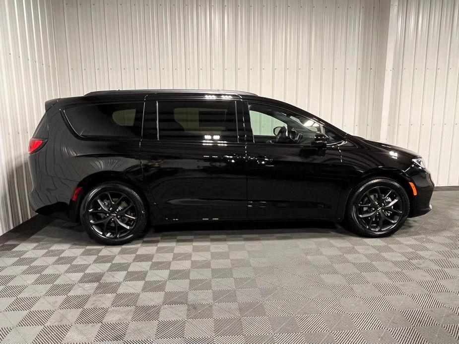 new 2024 Chrysler Pacifica car, priced at $44,428