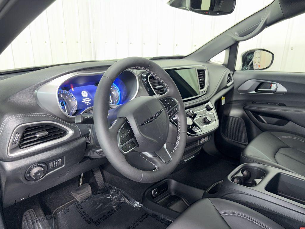new 2025 Chrysler Pacifica car, priced at $45,725