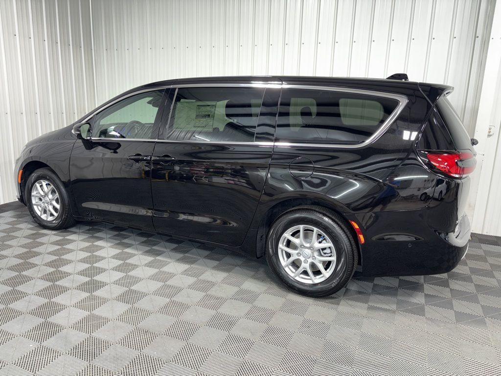 new 2025 Chrysler Pacifica car, priced at $45,725