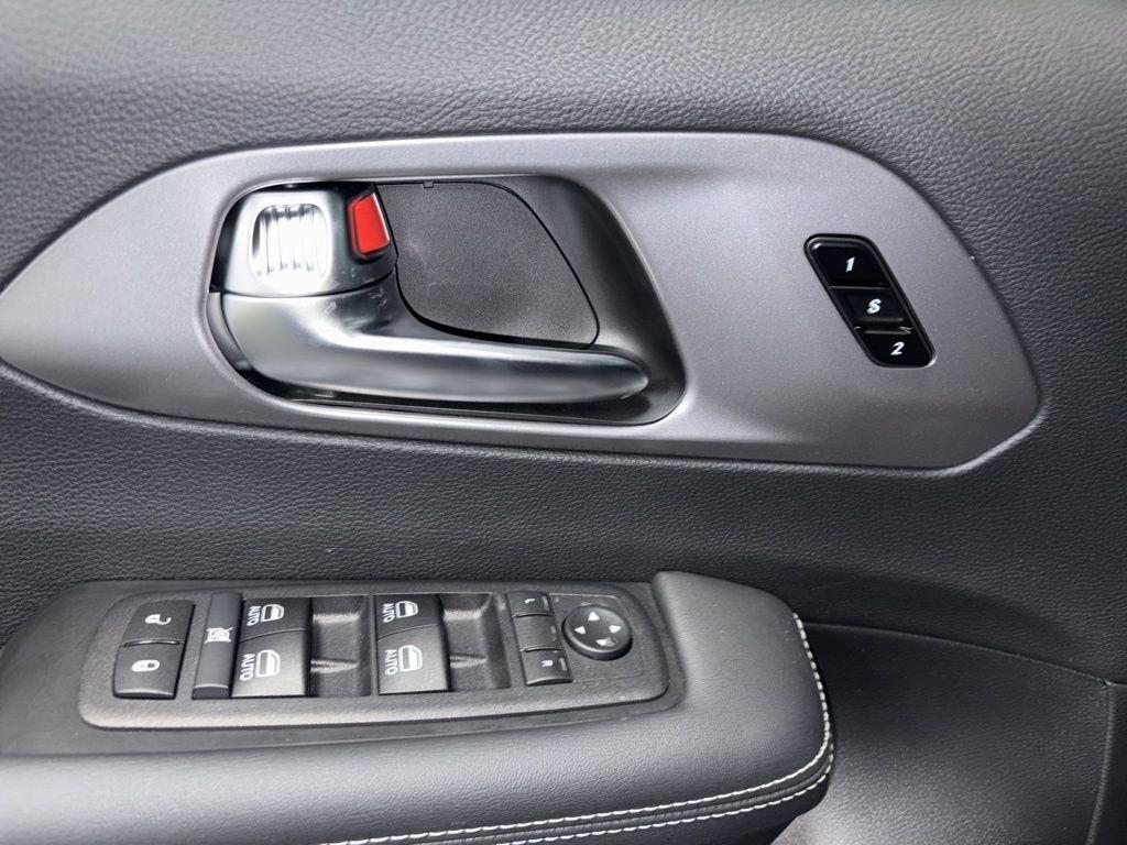 new 2025 Chrysler Pacifica car, priced at $45,725