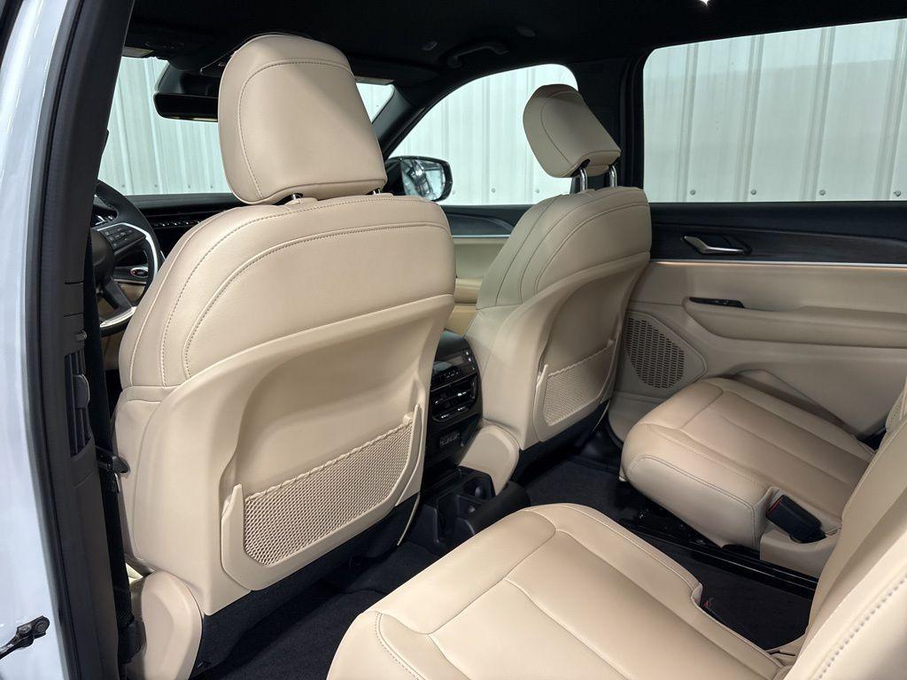 new 2025 Jeep Grand Cherokee L car, priced at $48,366