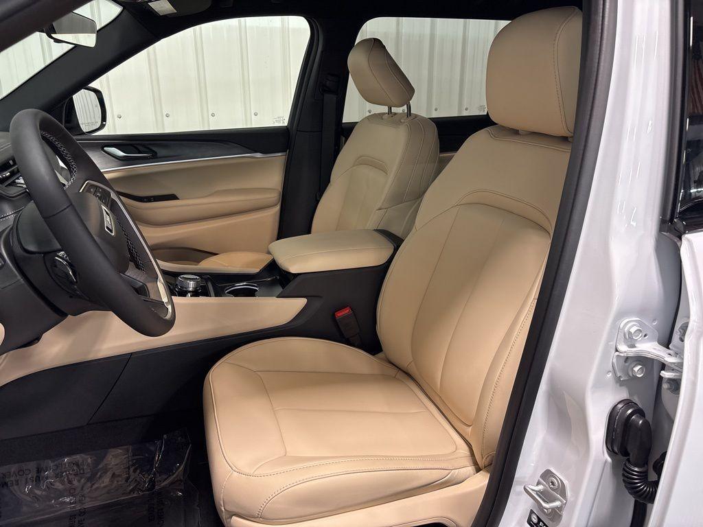 new 2025 Jeep Grand Cherokee L car, priced at $48,366