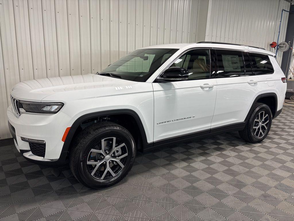 new 2025 Jeep Grand Cherokee L car, priced at $48,366