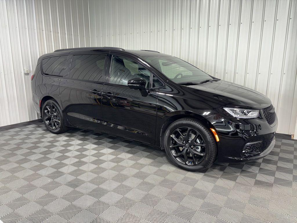 new 2025 Chrysler Pacifica car, priced at $49,191