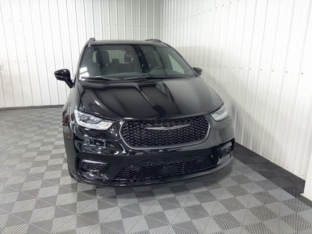 new 2025 Chrysler Pacifica car, priced at $49,191