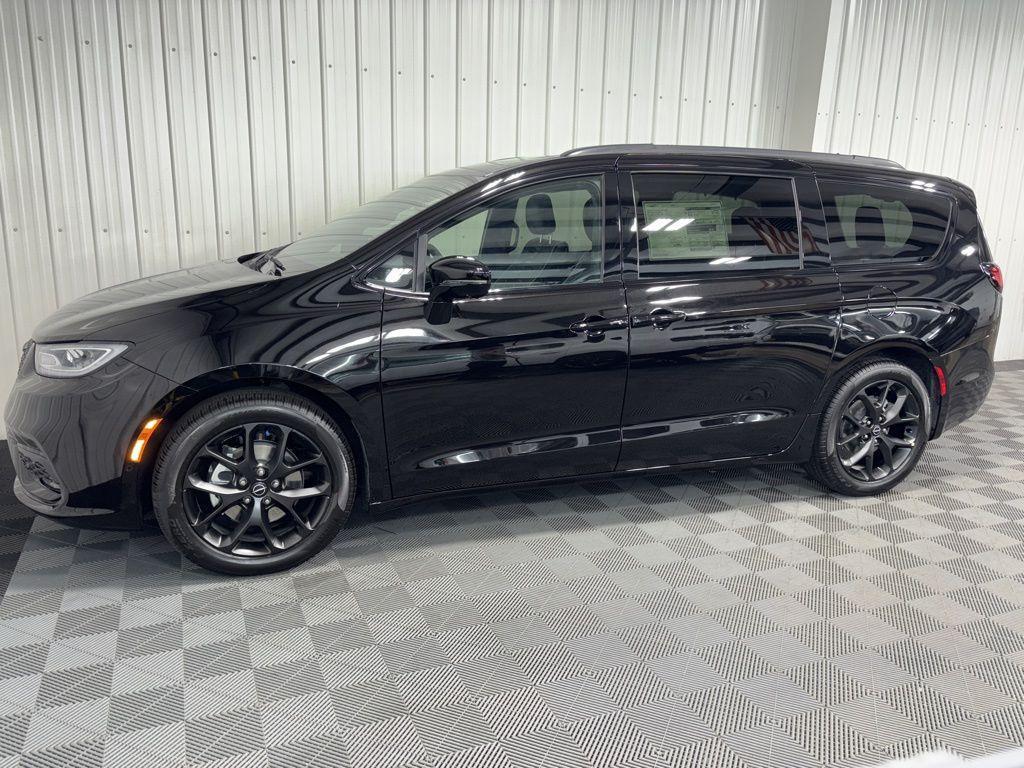 new 2025 Chrysler Pacifica car, priced at $49,191
